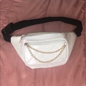 White Fanny Pack☁️